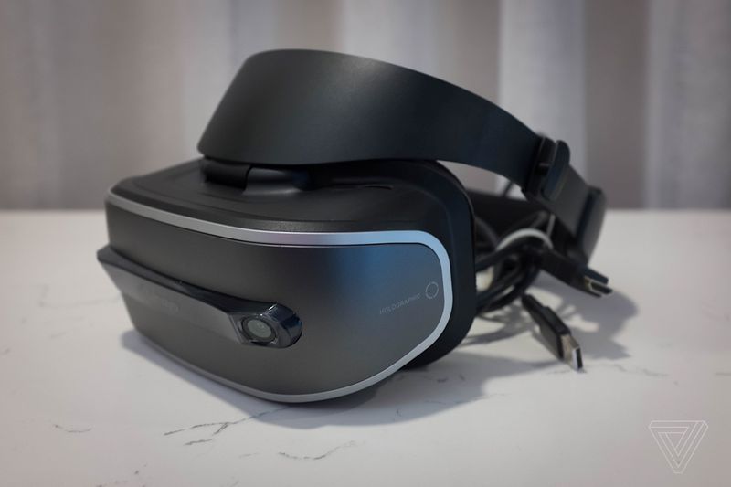 File:Lenovo Windows Holographic HMD.jpg
