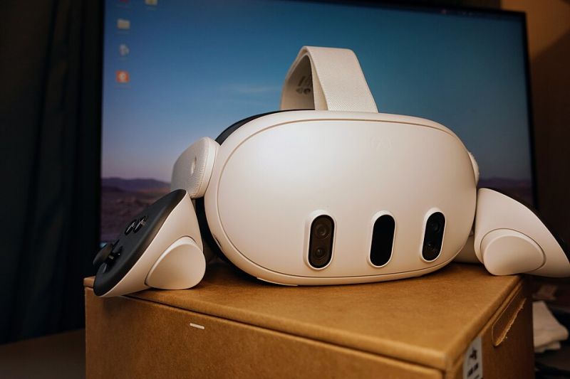 File:Inside-out tracking headset cameras.jpg