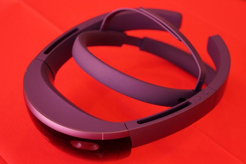 File:Microsoft HoloLens 1.jpg