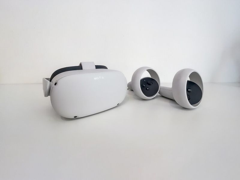 File:Oculus Quest 2.jpg