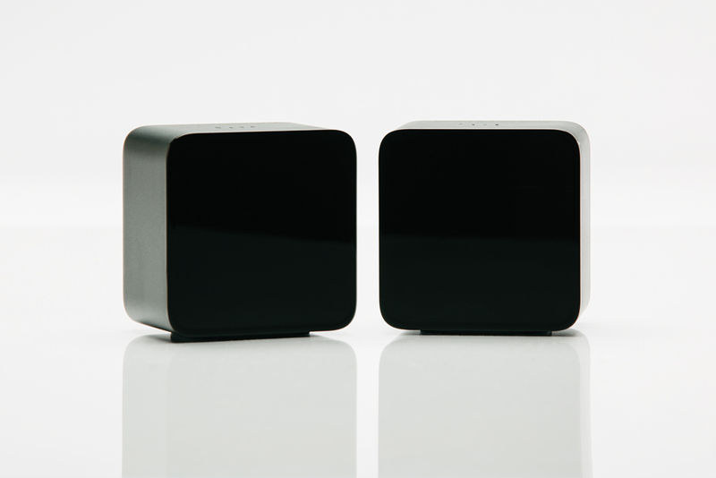 File:Htc vive pre beacons1.jpg