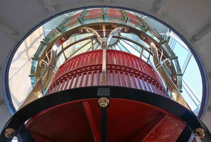 File:Fresnel lens.jpg