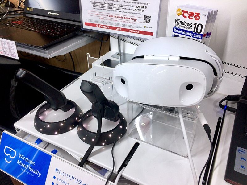 File:Windows Mixed Reality Motion Controllers.jpg