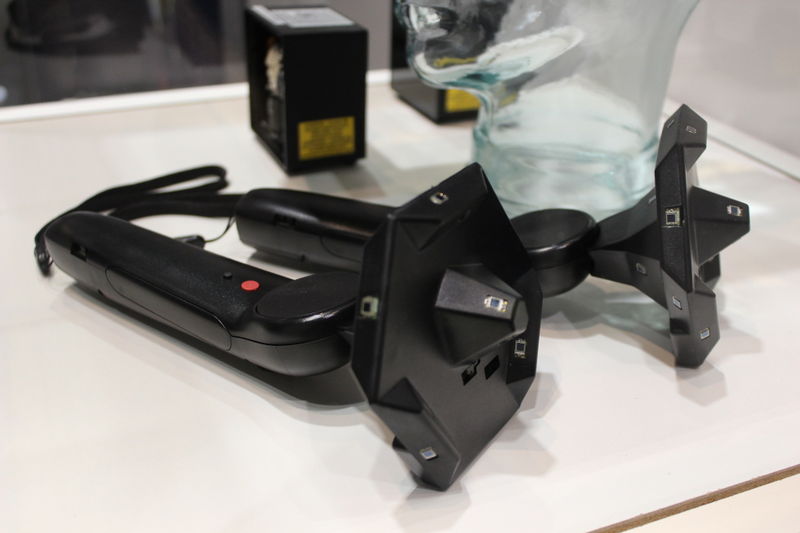 File:Htc vive dk1 controllers1.jpg